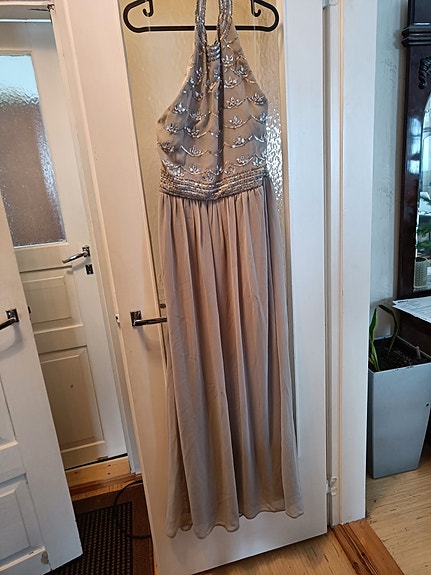 Nly Eve halterneck pitkä juhlamekko