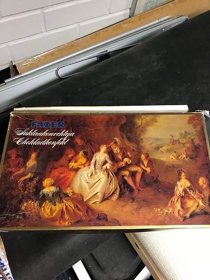 Vanha Fazerin suklaa laatikko keräilijälle pikkukolikoilla
