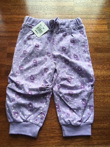 Käyttämättömät violetit housut