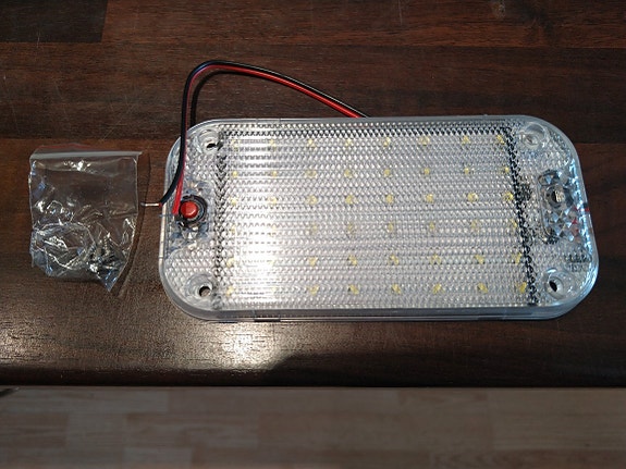 Led kirkas sisävalo 12 volttia.