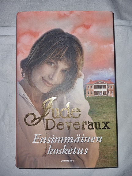 Ensimmäinen kosketus - Jude Deveraux