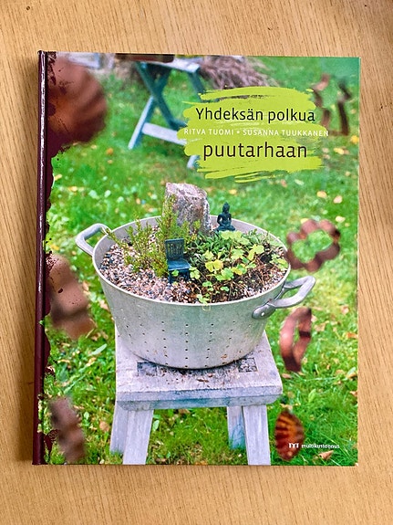 Tuomi: Yhdeksän polkua puutarhaan