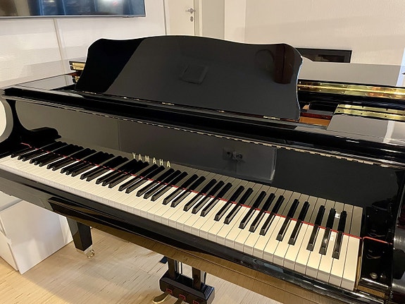 Yamaha GB1K flyygeli + kostutinlaite + penkki