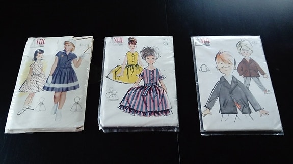 Tyttöjen mekko 2 kpl ja pojan takki kaavat