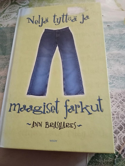 Ann Brashares Neljä tyttöä ja maagiset farkut