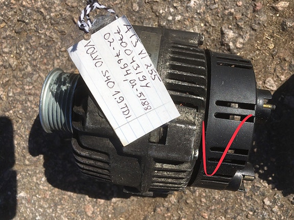 Volvo S40 1,9TDi Laturi