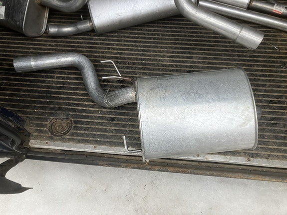 BMW E39 520/523 Sedan Peräpönttö 9/95-9/98