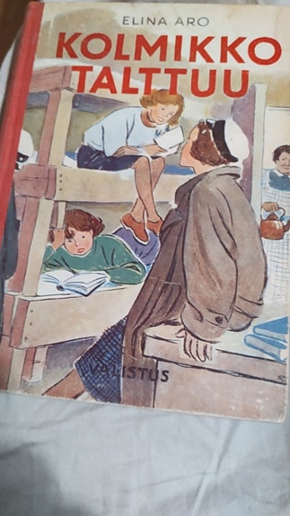 Kolmikko talttuu - Elina Aro