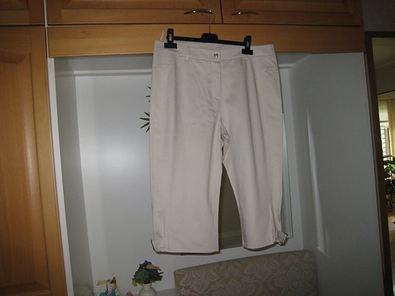Pitkät shortsit, koko 42-(44)