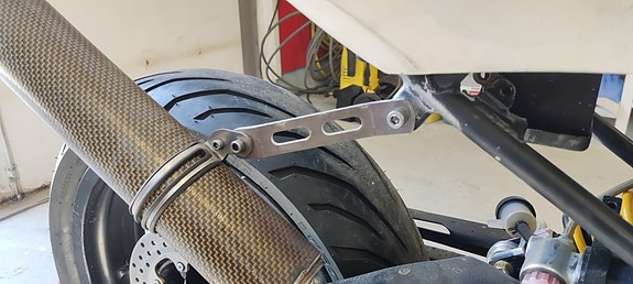 Cagiva Mito 125 äänenvaimentimen pidike