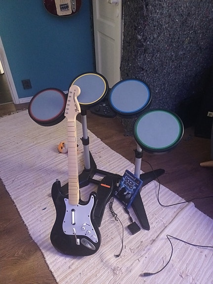 Rock Band bundle Ps2 + Guitar hero"metallica" kitara