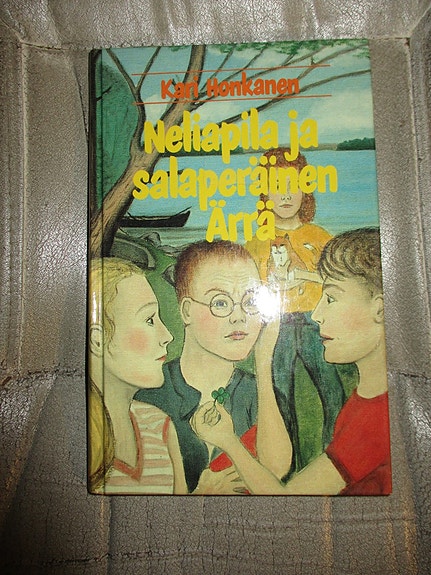 Neliapila ja salaperäinen Ärrä