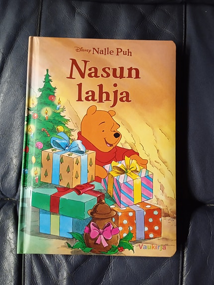Uusi pehmeä kantinen Disney kirja Nasun lahja