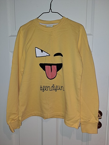 Fendi collegepaita 12+ uusi