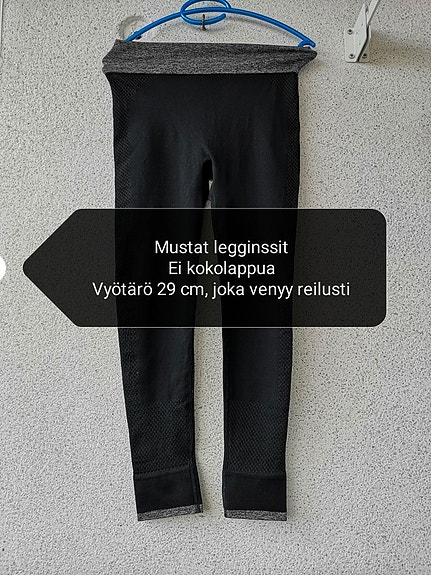 Mustat legginssit S