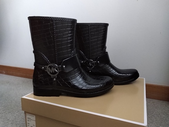 UUDET Mustat kumisaappaat Michael Kors, koko 37