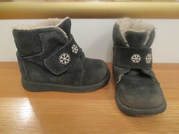 Mokkanahkaiset vuorelliset kengät, sisämitta 13 cm (koko 20)