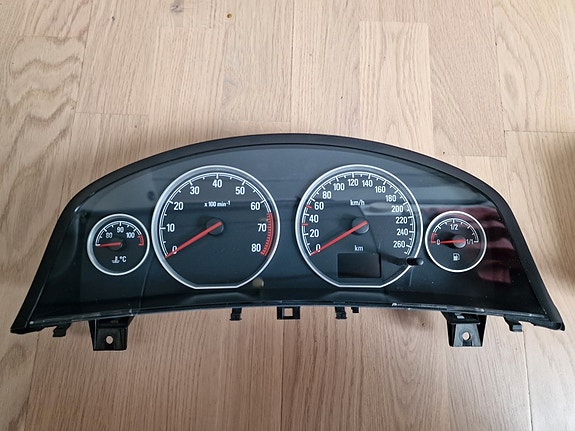 Opel Vectra C Signum (2004) mittaristo