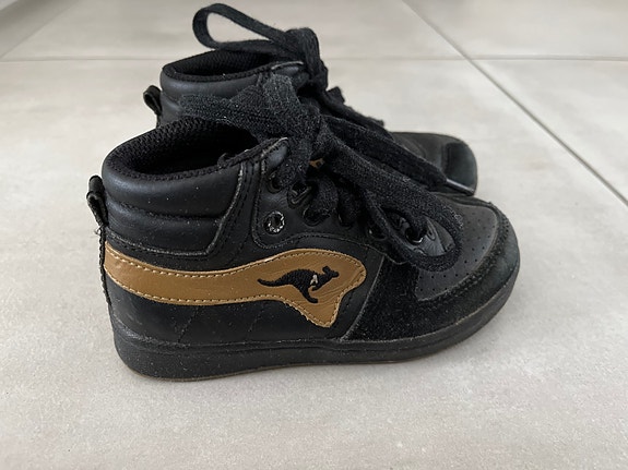Kangaroos kengät, koko 26