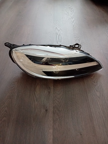 Volvo V40 ajovalo LED oikea 31420448
