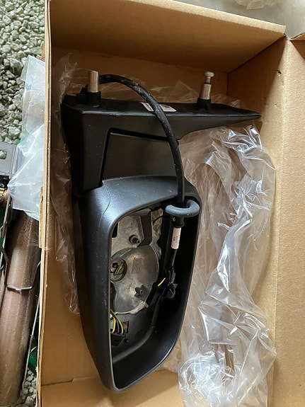 Opel Zafira B uusi ovipeilinrunko.