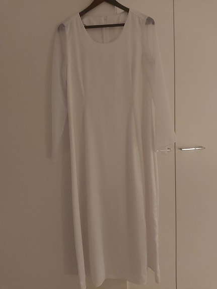 Valkoinen pitkä puku, teetetty, koko noin 40