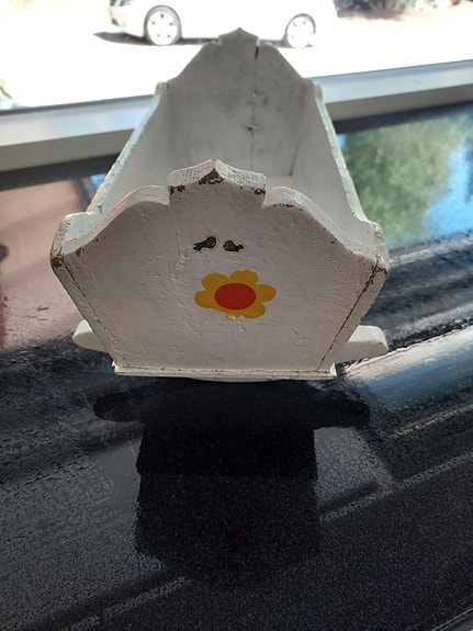 Vanha nuken kehto puuta valkoinen