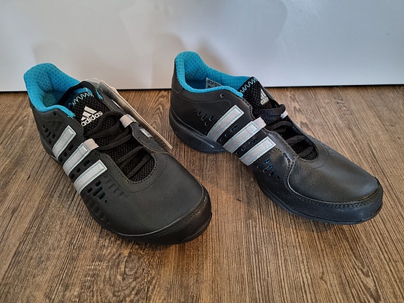UUDET Adidas 38 treenikengät