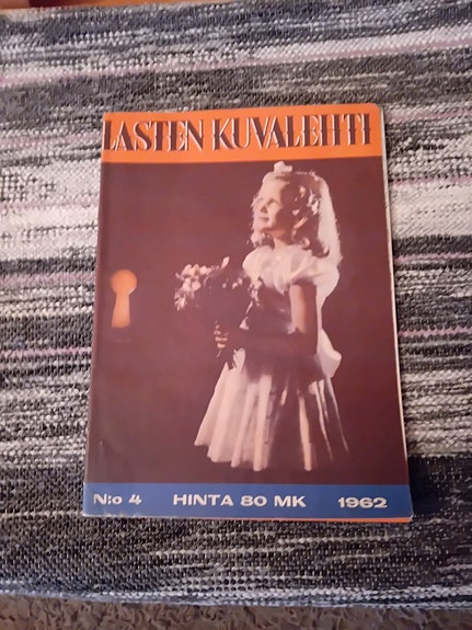 Vanha vuodelta 1962 lehti