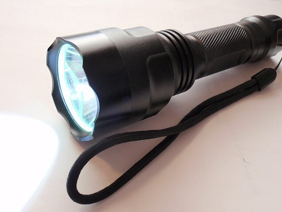 Flashlight-kirkas LED-taskulamppu