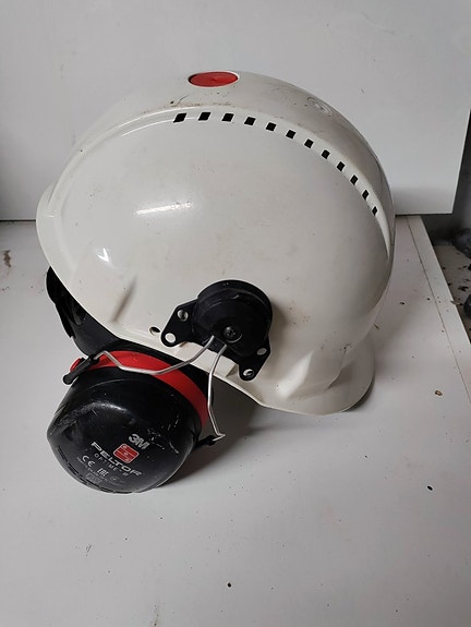 Kypärä 3M + kuulosuojaimet
