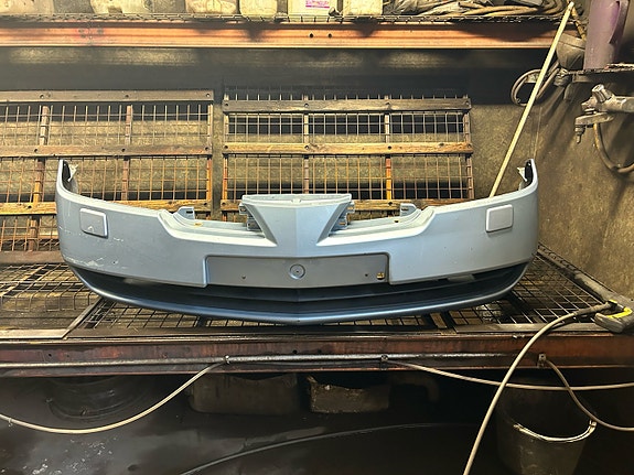 Nissan primera P12 etupuskuri.