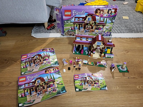 Lego Friends Heartlaken ratsastuskoulu