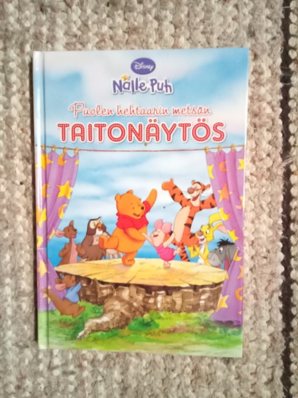 Puolenhehtaarin metsän taitonäytös uusi Disney Nalle Puh