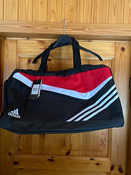 Adidas laukku
