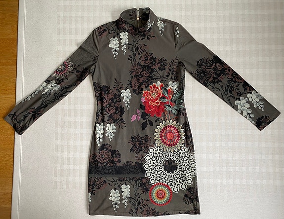 Desigual harmaa kotelomekko, M