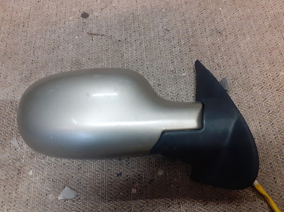 Nissan Micra K12 oikea sivupeili