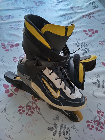 Nike rullaluistimet musta–keltainen