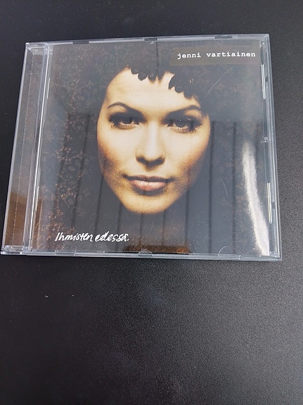 Jenni Vartiainen, Ihmisten edessä cd-levy