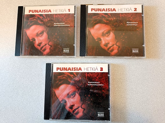 Kolme CD -levyä romanttista musiikkia Punaisia hetkiä