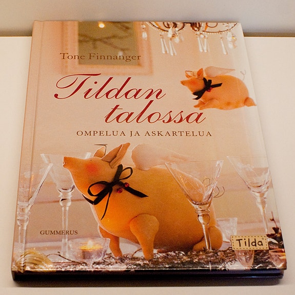 Tilda, Tildan talossa, ompelua ja askartelua