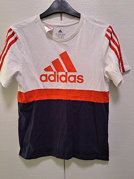 2 kpl Adidas t-paidat