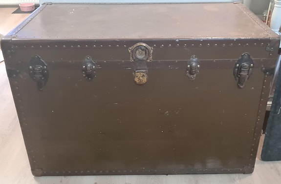 ISO Vintage matka-arkku / arkkupöytä