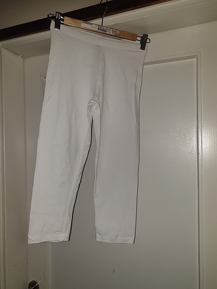 Uudet valkoiset Pola caprit / shortsit (S)