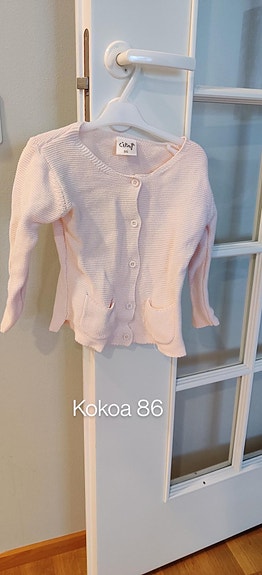 Vaaleanpunainen neuletakki koko 86