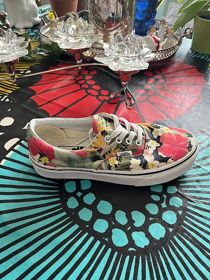 Vans. 37