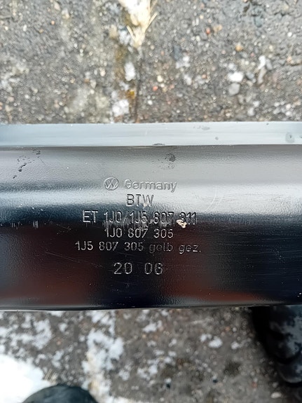 Takapuskurin turvarauta Vw Golf