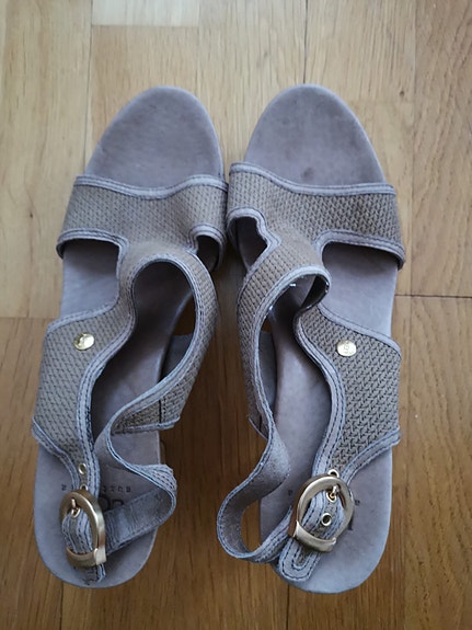 UGG Australia sandaalit koko 40