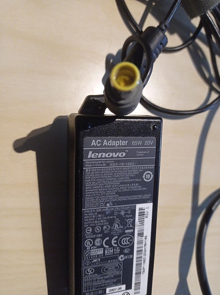 Lenovo kannettavan laturi