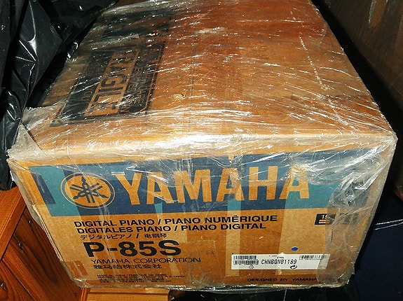 Yamaha digitaalinen piano ja jalustin
